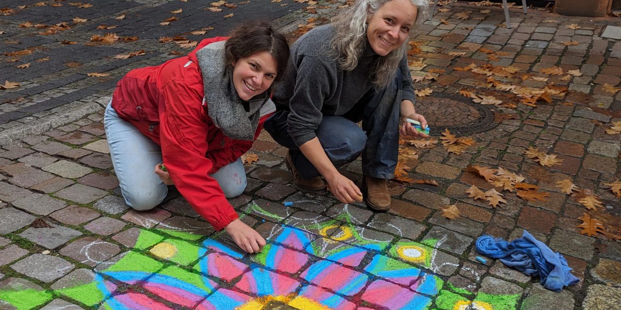 Stolpersteine „blühen auf“