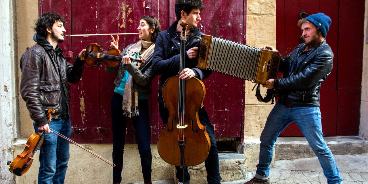 Stimmen und Tänze voller Leben