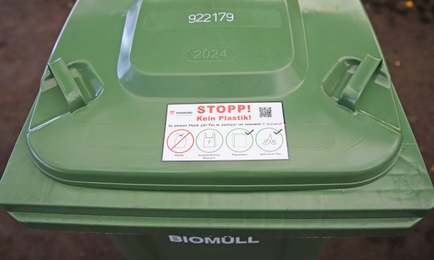 Mit Stickern gegen Plastikmüll