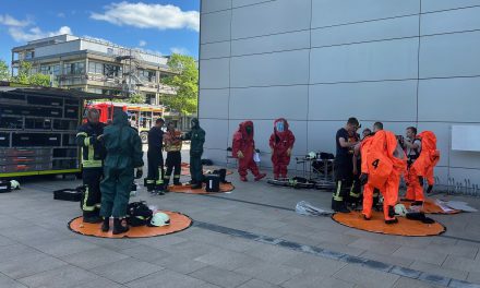 Gas tritt in Chemielabor aus