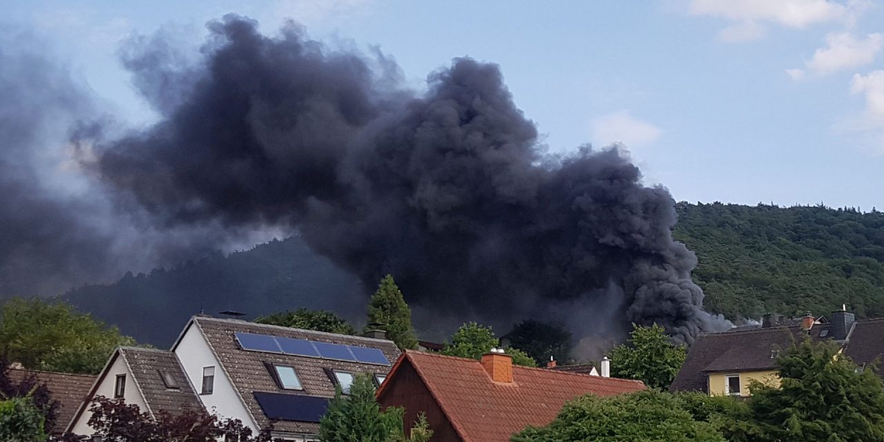 Brand am Ortenberg – zwei verletzte Feuerwehrleute