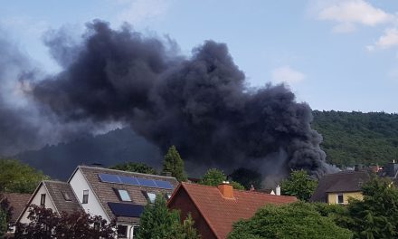 Brand am Ortenberg – zwei verletzte Feuerwehrleute