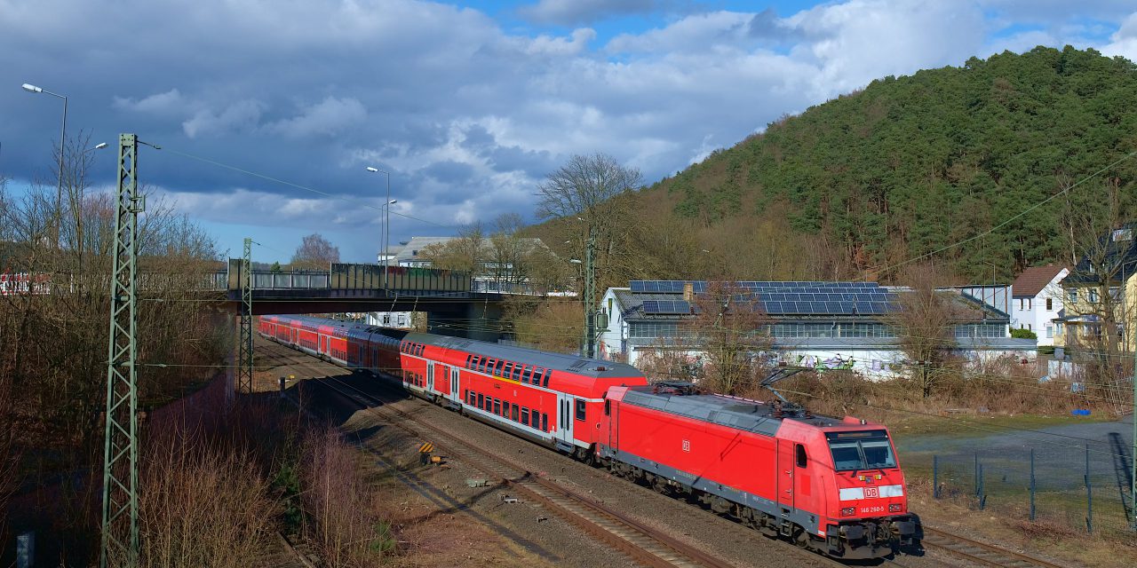 Brückenabriss legt Bahnverkehr lahm