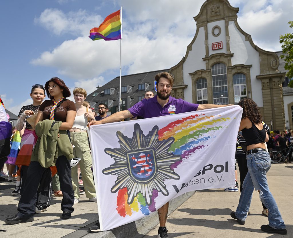 Transparent des Verbands lesbischer & schwuler Polizeibediensteter in Hessen. (Foto: Georg Kronenberg)