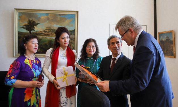 OB empfängt Besuch aus Vietnam