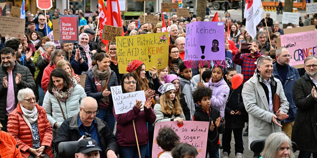 1500 treten in Gladenbach für Demokratie ein