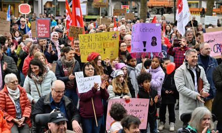 1500 treten in Gladenbach für Demokratie ein