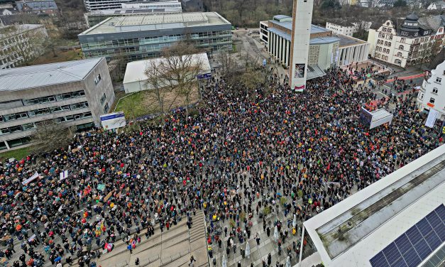 14.000 bei Großkundgebung für Demokratie