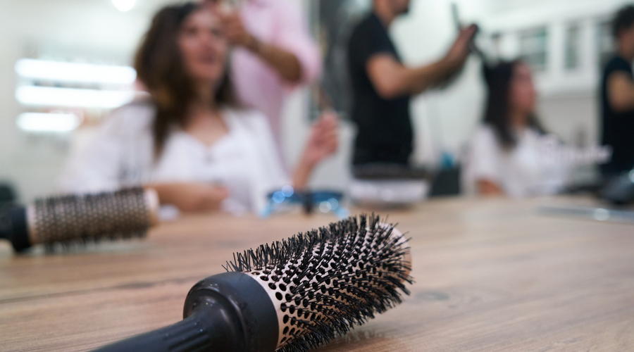 Nächtens zum Friseur