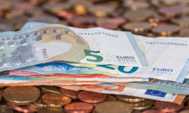 Demonstration gegen Kürzungen bei Schulen