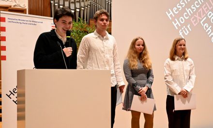 „AI-Lab: Ai & Society“ erhält Hessischen Hochschulpreis