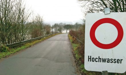 Hochwasser klingt langsam ab