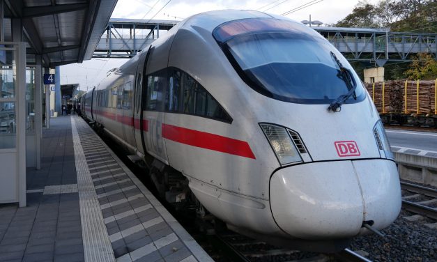 Bahn halbiert ICE-Halte