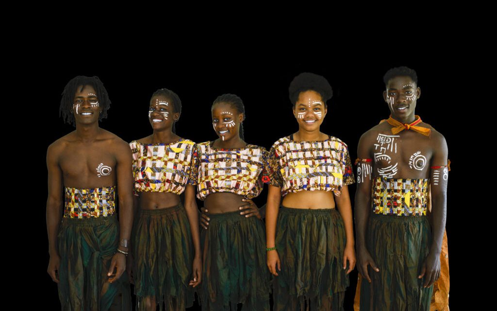 Tanztheater „Ensibuuko“