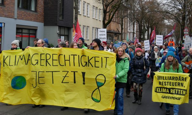 1.500 Menschen demonstrieren für das Klima