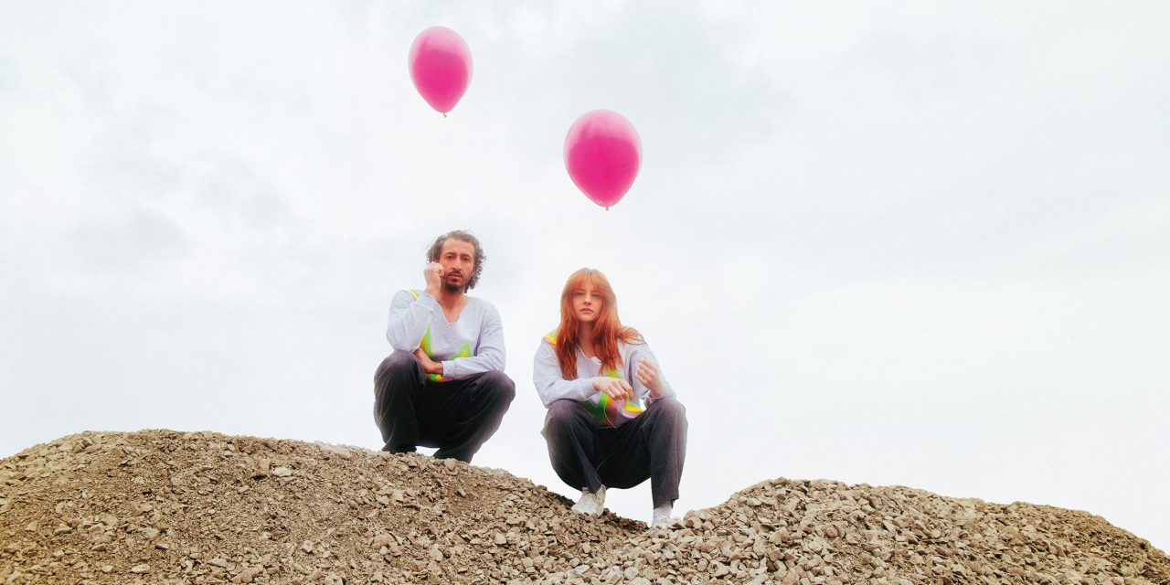 „Lebenlifehayat!“