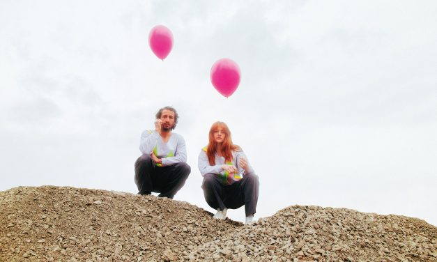 „Lebenlifehayat!“