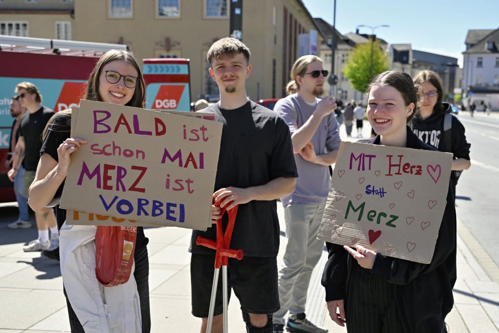 Proteste gegen den Besuch von Bundeskanzler Friedrich Merz bei der Bundestagung der Christlich-Demokratischen Arbeitnehmerschaft im Erwin-Piscator-Haus. Fotos: Georg Kronenberg