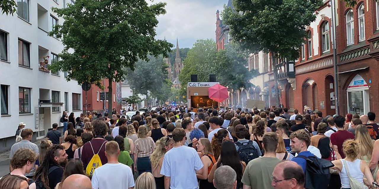 Nachttanzdemo für Kultur und Kneipen