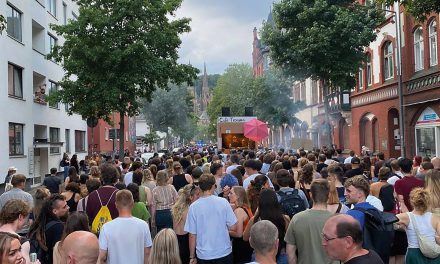 Nachttanzdemo für Kultur und Kneipen