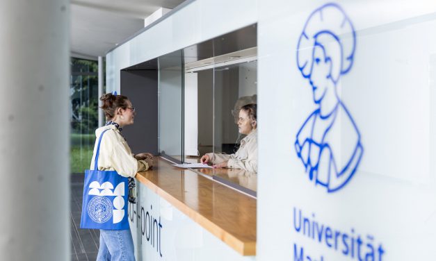 Uni Marburg stellt neues Logo vor