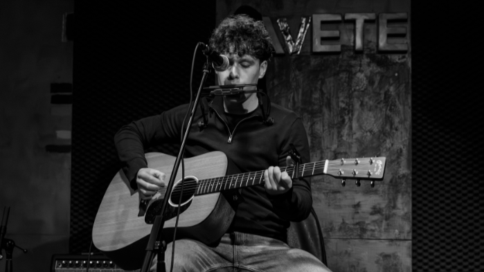 Singer Songwriter Stage