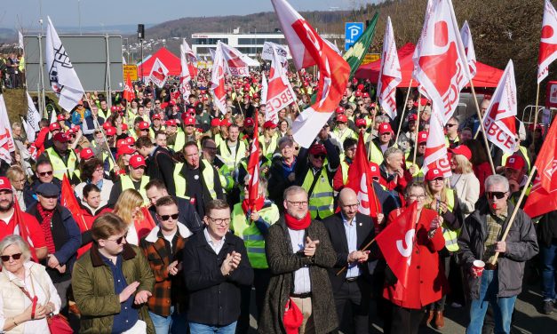 3000 Menschen demonstrieren am Pharmastandort