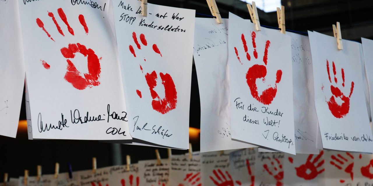 Mal-Aktion am Red Hand Day