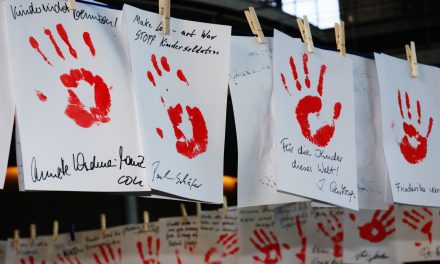 Mal-Aktion am Red Hand Day