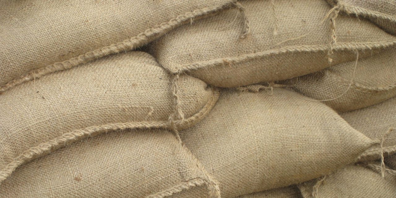 Servicehof bietet Sandsäcke an