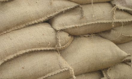 Servicehof bietet Sandsäcke an