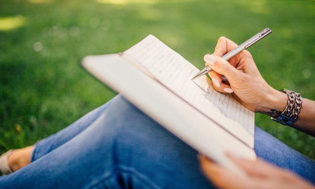 Mit Stift und Papier