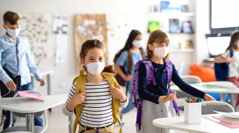 Ab Montag: Maskenpflicht am Platz entfällt in Schulen