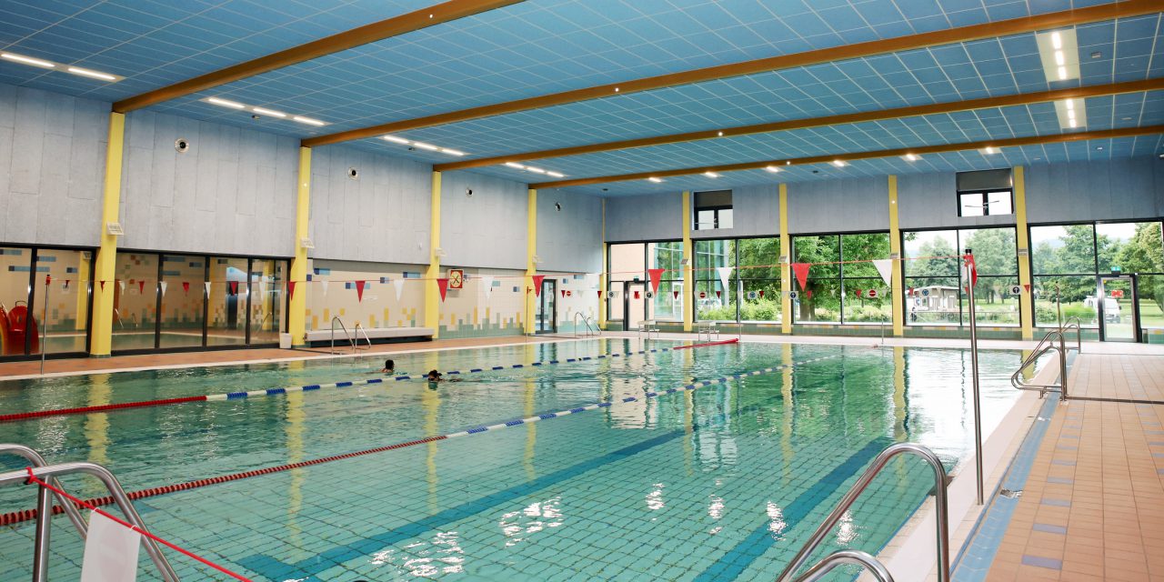 Stadt hebt Temperatur im Schwimmbecken