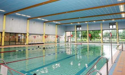 Stadt hebt Temperatur im Schwimmbecken