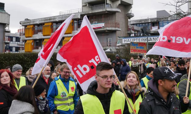 Uni-Klinik: Mehr als 1000 Beschäftigte streiken