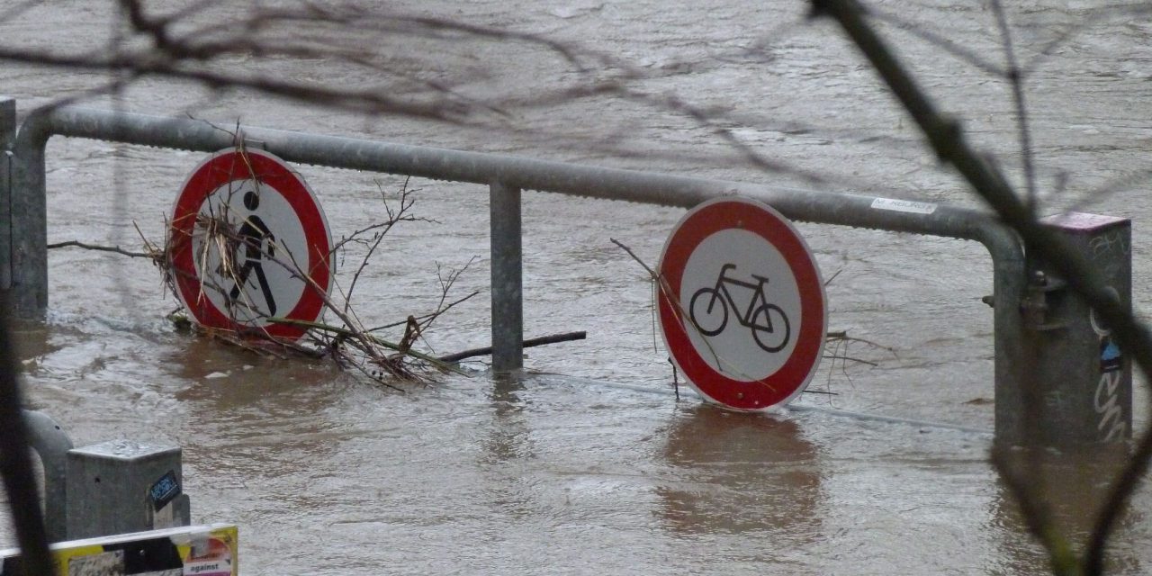 Hochwasser sorgt für Seenlandschaft